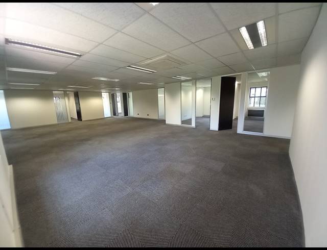 631M² OFFICE TO LET IN BRYANSTON